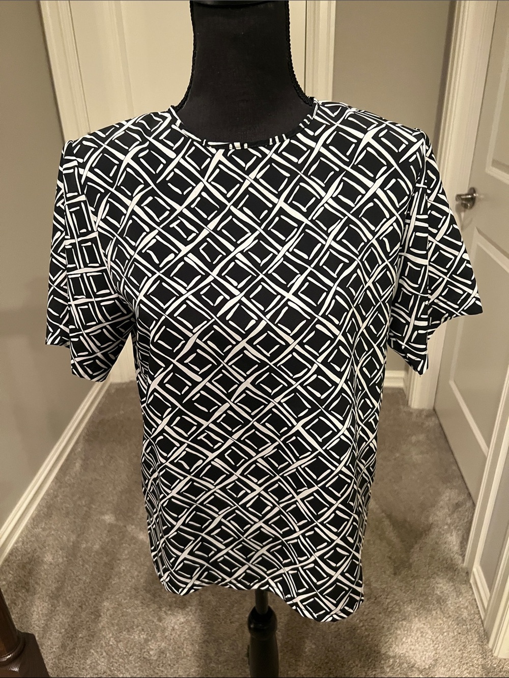 Kathie Lee Collection Black & White Geometric Crew Neck Top